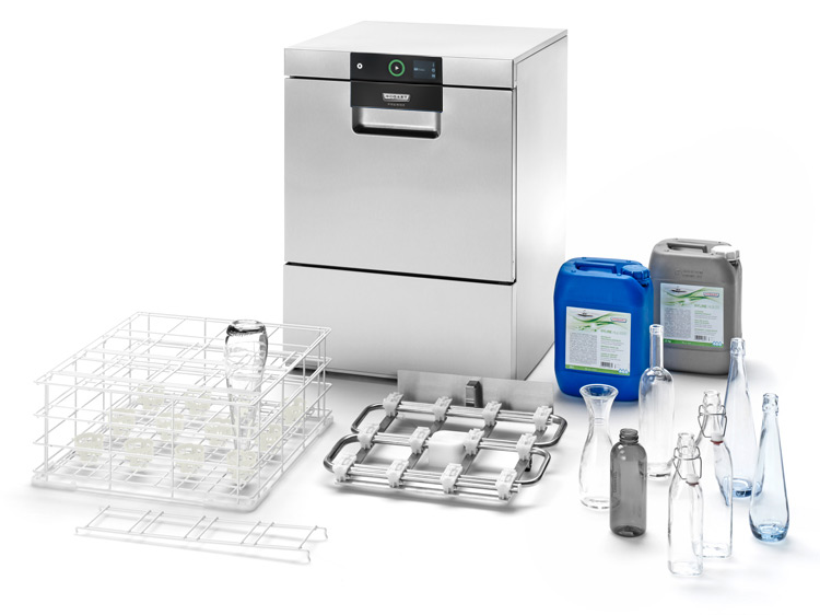 Professional HOBART glasswasher in stainless steel with bottle rack, special holders, cleaning chemicals, and assorted bottles and a carafe – perfect for bars, restaurants, and catering.