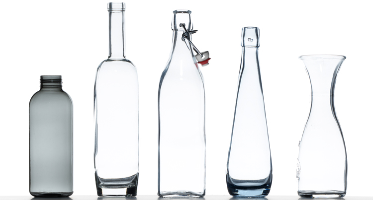 A selection of four different bottles – including a plastic bottle, two glass bottles in varied shapes, and a swing-top bottle – plus an elegant carafe, perfect for beverage presentation, hospitality, and decorative purposes.